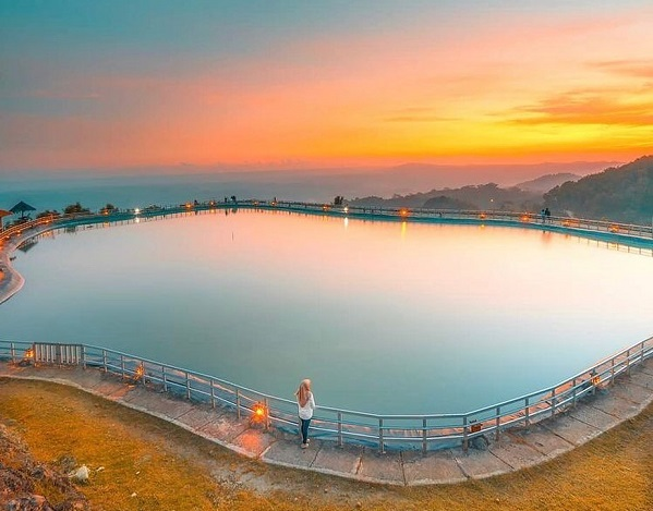 Danau Buatan Terkenal, Menjelajahi Keindahan Embung Nglanggeran di Jogja yang Punya Spot Foto Instagramable! 