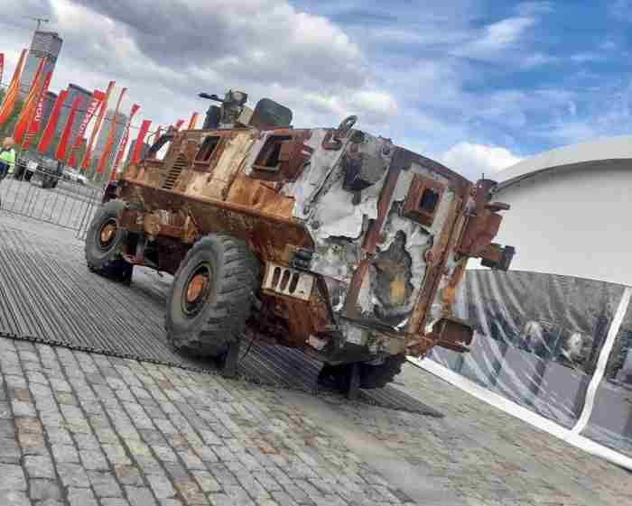 Mamba dan Bushmaster, Dua Rantis MRAP Mejeng Di Victory Park Moskow, Sejenis Digunakan Kopassus