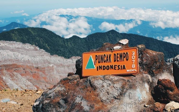 Punya Keindahan Mempesona, Inilah 7 Gunung yang Dikenal Sebagai Atap Negeri Sumatera? Simak Disini!