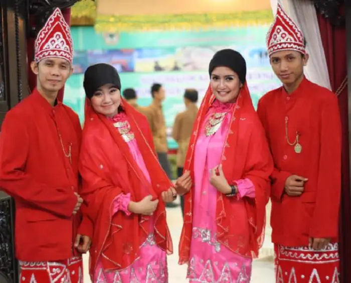 Busana Tradisional Kalimantan, Mengenal 7 Ciri Pakaian Khas yang Membuatnya Begitu Menarik