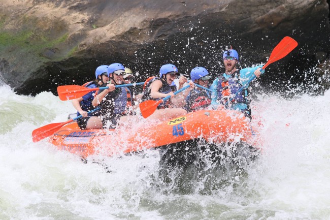 Penjelajahan Mendebarkan! Inilah Arung Jeram Sungai Kaliwatu yang Bakal Uji Adrenalinmu