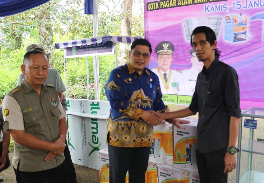 Salurkan Sapras Perdagangan, Sekdakot : Perkuat Perekonomuan Usaha Kecil dan Mikro di Pagar Alam 