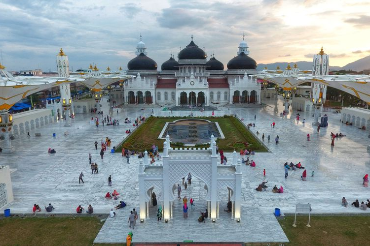 Masjid Raya Baiturrahman: Dari Kejayaan Kesultanan hingga Tsunami 2004