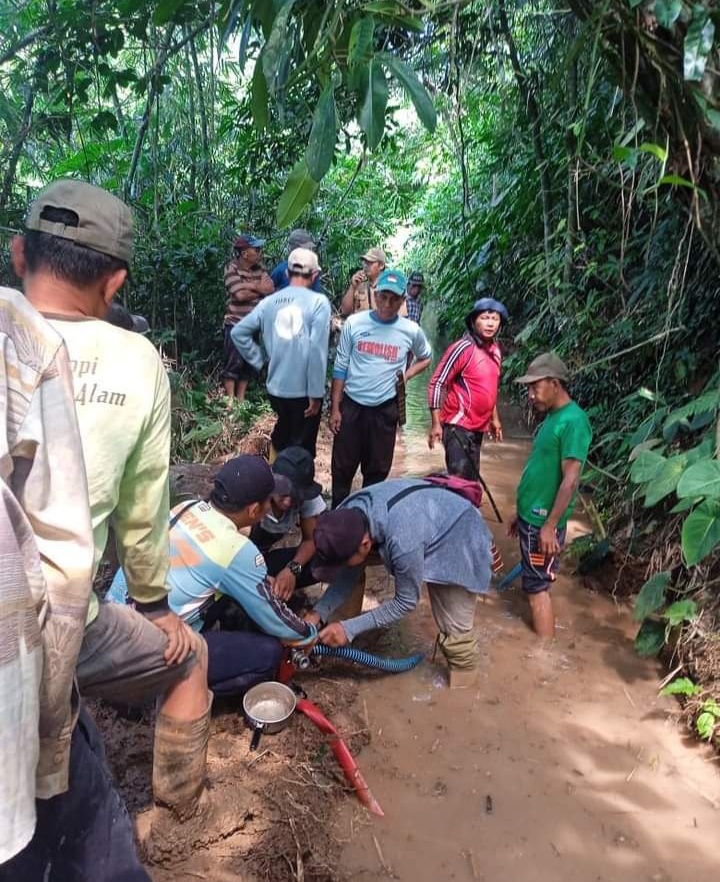 Jaga Semangat Gotong Royong, Lakukan Normalisasi Irigasi di Dusun Jangkar