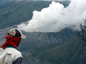 Serem Banget! Ini Nih Misteri Mistis Makam Di Gunung Salak, Nomor 3 Bikin Kaget