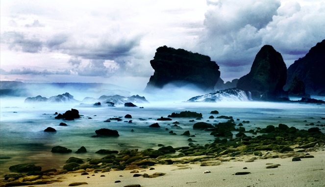 Menyisakan Cerita Mistis, inilah 5 Pantai Terangker yang Ada di Pulau Jawa 