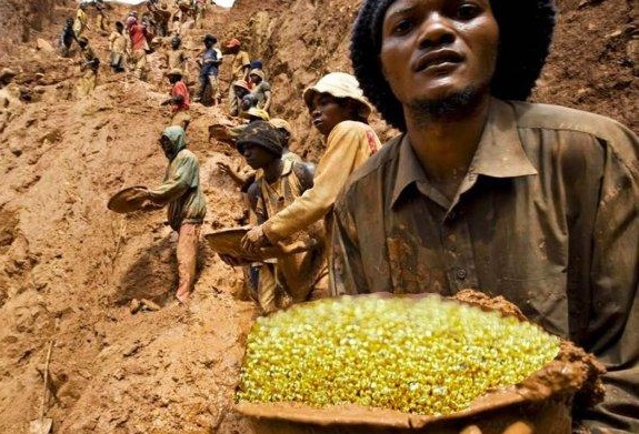 Bukan Maen nih! 3 Ton Logam Mulia Ditemukan Di Gunung Padang, Milik Siapakah Harta Karun Ini?