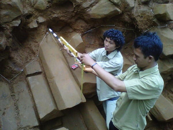 Benarkah Harta Karun Atlantis Ditemukan! Para Arkeolog Dunia Terkejut Dengan Situs Gunung Padang, Jangan-janga