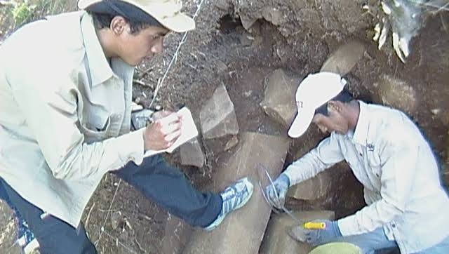 Benarkah Harta Karun Atlantis Ditemukan? Para Arkeolog Dunia Terkejut Dengan Situs Gunung Padang, Ada Apa?