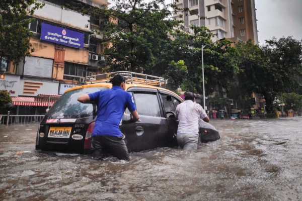 Tips Darurat, Begini Cara Paling Efektif Mengatasi Mobil Terendam Banjir, Ini Dia Penjelasannya!