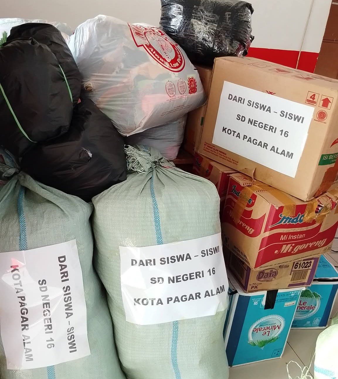 SD Negeri 16 Kota Pagar Alam Gelar Aksi Kemanusiaan, Hangatkan Korban Banjir di Sumatera