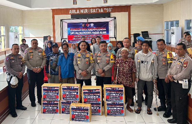 Polres kota Pagar Alam Berikan Bansos kepada Penyandang Disabilitas