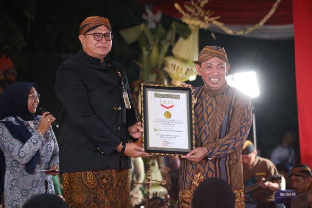 Pecahkan Rekor MURI, Pagelaran Wayang Kulit Lakon ‘Wahyu Cakraningrat’ Digelar Polri