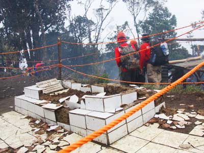 Wisata Religi! Inilah Makam-makam Bersejarah Para Wali yang ada di Gunung Salak