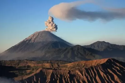 Gunung Semeru dan Jejak Spiritual Sang Raja Kediri: Fakta atau Fiksi?!