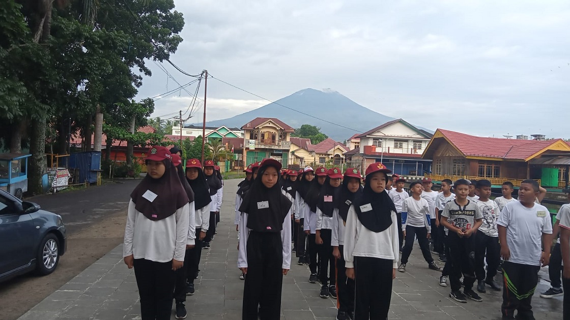 MI Al Azhar Pagar Alam Siap Ikuti Lomba Gerak Jalan HUT ke-80 RI