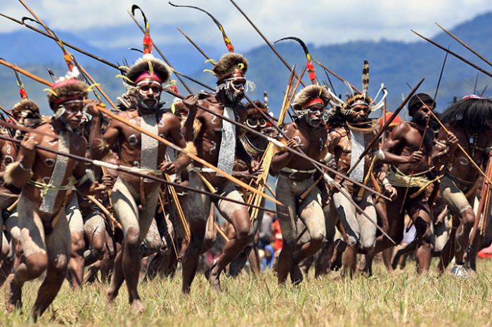 Suku Yali, Satu Dari 5 Suku Papua Yang Memiliki Tradisi Bertani Di Lereng Gunung!