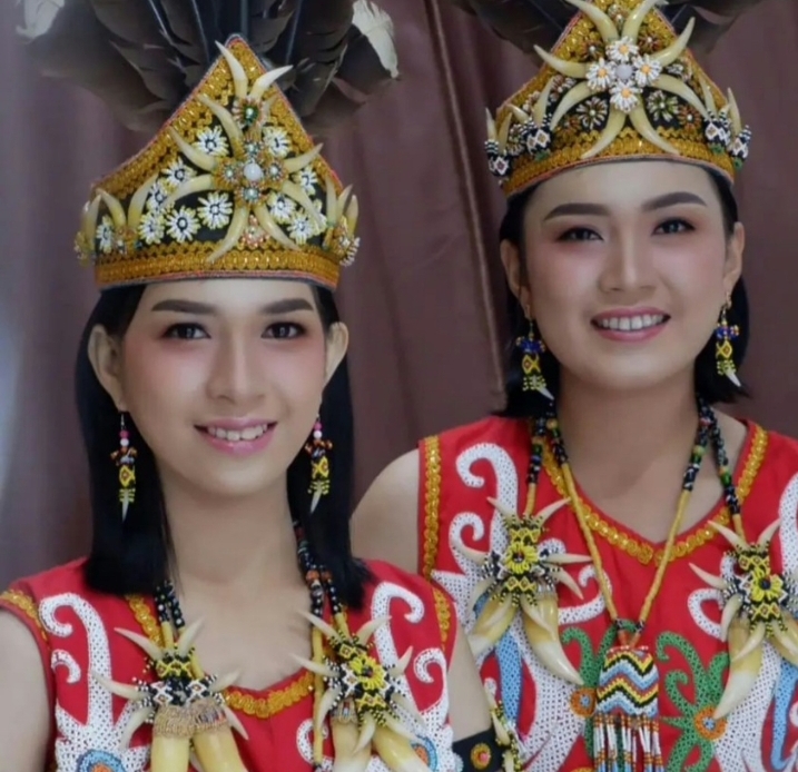 Cantik Aduhai, Inilah 7 Wanita Suku di Indonesia Yang Dianugerahi Warisan Kecantikan