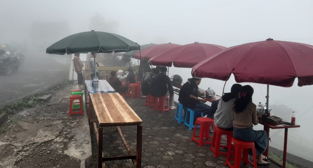 Harga Bersahabat, Icip-icip Menu di Warung 2 Putri di Tugu Rimau