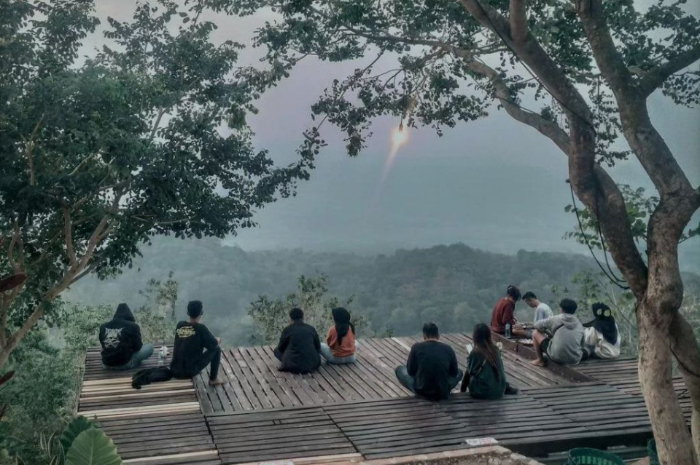 Melepas Penat di Bukit Cendana Rembang, Keindahan Alam dan Keteduhan yang Menenangkan!