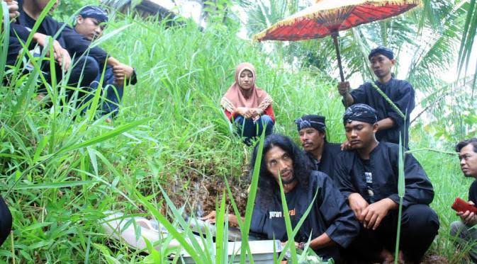 Wajib Diketahui, Inilah Ritual Gandulan dan Filosofi Daun Pepaya Penolak Bala Gunung Slamet