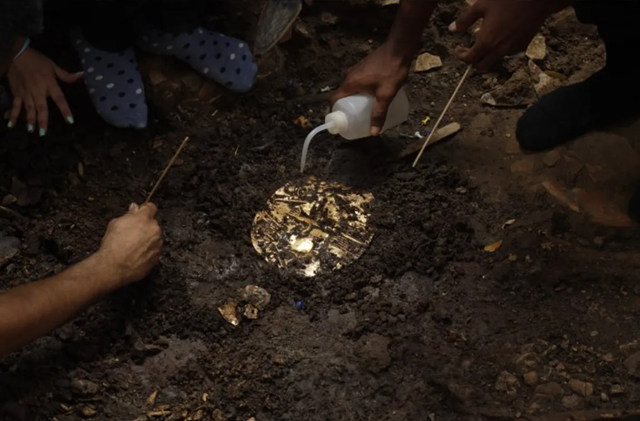 Mengejutkan! Arkeolog Berhasil Temukan Makam Berisi Emas dan Keramik Kuno di Lokasi ini