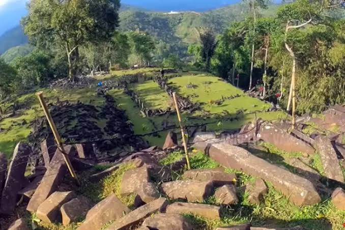 Peninggalan Zaman Purba di Gunung Padang, Mengungkap Fakta Jejak 3 Ton Logam Mulia dan Pasir Peredam Gempa!