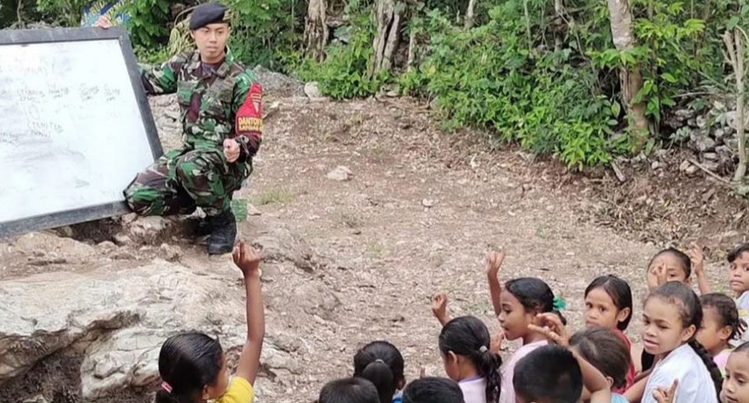 Buka Wawasan Global, Anak di Perbatasan Dilatih Bahasa Ingris Oleh Prajurit Yonkav