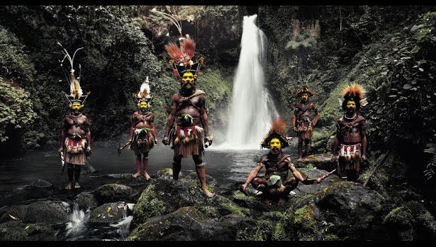 Bagaimana Suku Asmat Bertahan Hidup di Tengah Ancaman Modernisasi? Simak Penjelasannya!