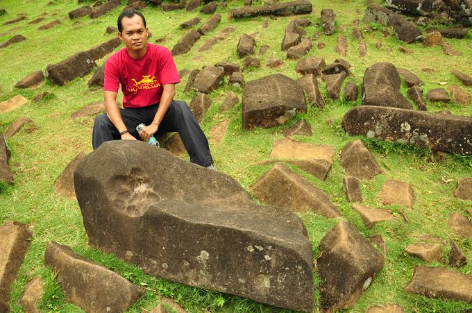 Menelisik Keajaiban Batu Macan di Gunung Padang, Warisan Sejarah Melalui Jejak Kaki Kuno