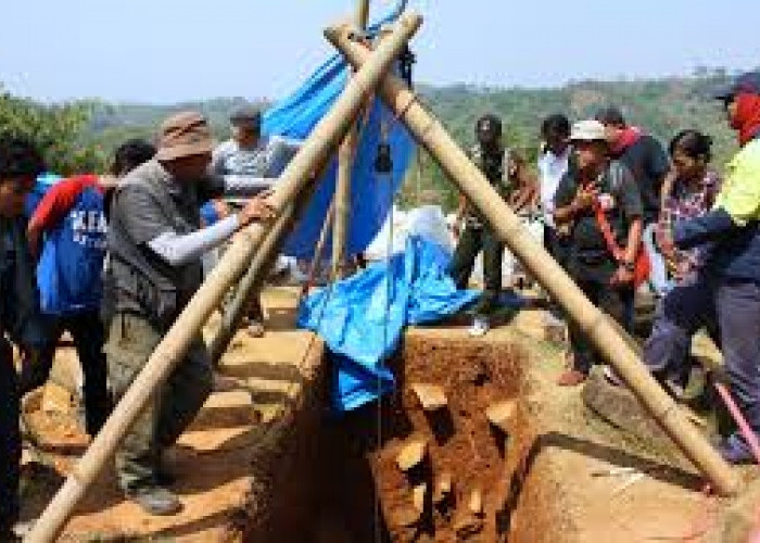 Misteri 3 Ton Logam Mulia di Gunung Padang, Simak Analisa Arkeolog Seperti Ini