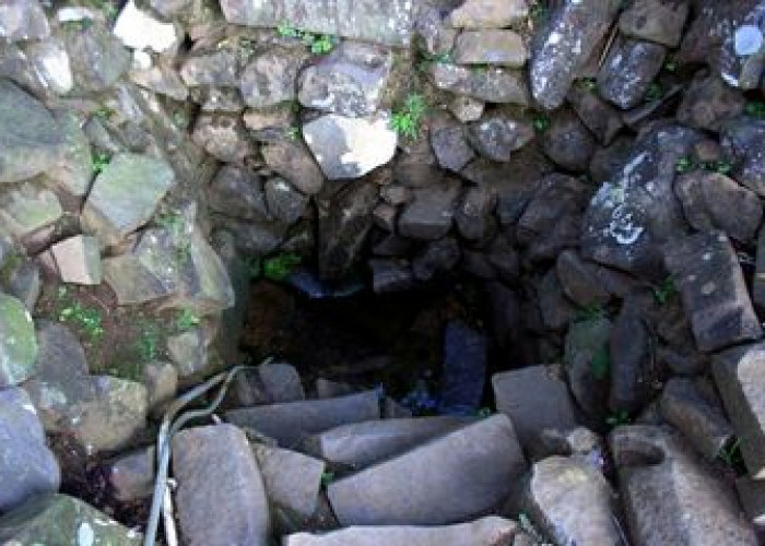 Arkeolog Temukan 13 Ton Logam Mulia di Situs Gunug Padang yang Berusia 13.000 Tahun 