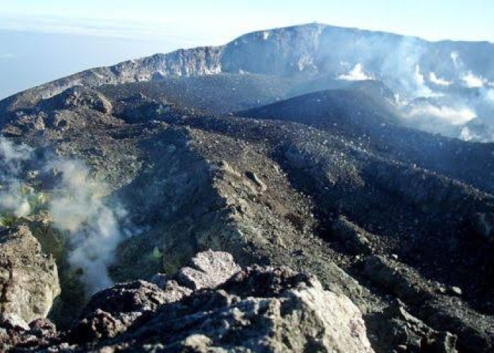Gunung Tertinggi di Pulau Jawa, Ini Mitos dan Ramalan Gunung Slamet