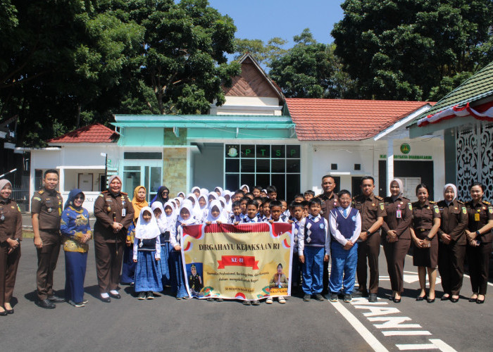 Kejari Pagar Alam Terima Kunjungan Pelajar SD Negeri 74 dalam Kegiatan Office Tour Ramah Anak