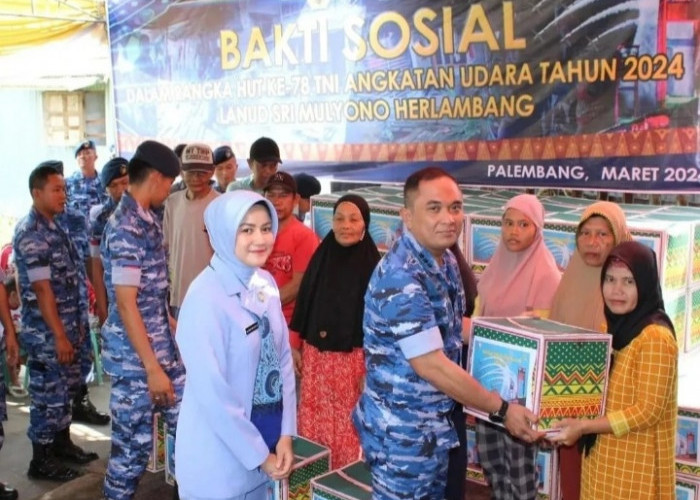 Lanud SMH Palembang Bagikan Ratusan Paket Sembako Kepada Warga Terdampak Bencana Banjir Palembang