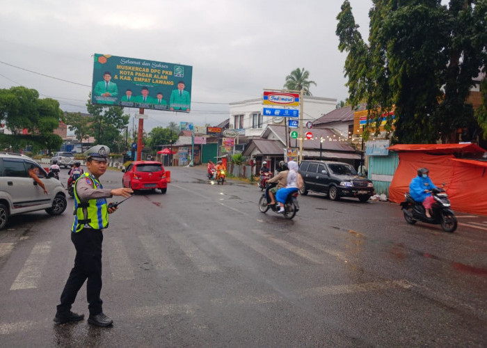 Strong Point Pagi Personel Samapta dan Satlantas   Pastikan Lalu Lintas Lancar di Pagar Alam