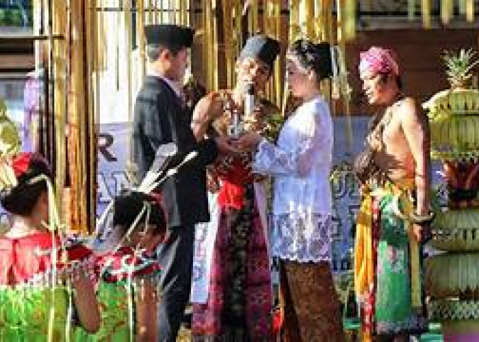 Libatkan Dukun Pada Malam Pertama, Ritual Suku Indonesia Ini Dianggap Tak Masuk Akal, Ini Tradisi dan Sukunya!