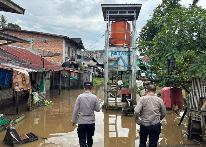 Polres Pagar Alam Sigap Tangani Banjir di Besemah Serasan