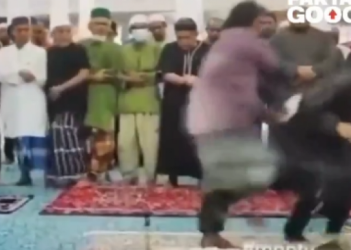 Imam Tarawih di Malaysia Dilempar Sandal oleh Oknum Jamaah, Tindakan Intoleransi yang Tidak Pantas dalam Berag
