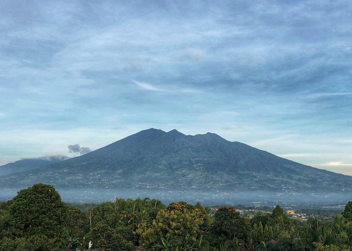 Jangan Main-Main, Inilah Gunung Mistis dan Angker di Pulau Jawa, Nomor 5 Peninggalan Majapahit!