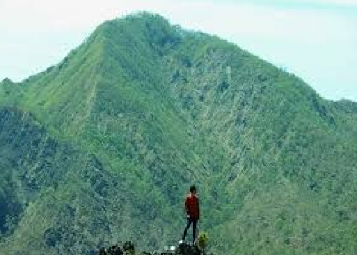 Mengenal Pegunungan Müller: Dari Penjelajahan Kolonial hingga Legenda Mistis Kalimantan