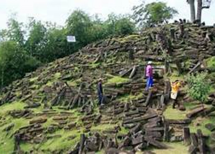 Belum Tau! Inilah 3 Fakta Situs Gunung Padang Yang Katanya Prasejarah Peninggalan Kebudayaan Megalitikum!