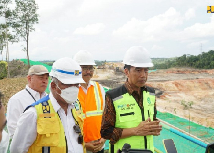  Menteri PUPR Basuki Dampingi Presiden Jokowi Tinjau Jalan Tol Menuju KIPP IKN