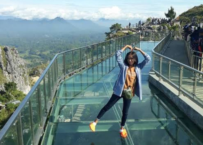 Menelusuri Keindahan 5 Jembatan Kaca Terpesona di Indonesia, Ada Apa Yah?