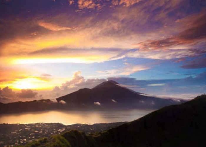 Dibalik Keindahannya, Inilah Legenda Penuh Misteri Gunung Batur Bali 
