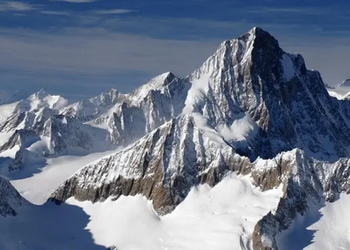 Bikin Geger Para Arkeolog! Koin Kuno Ditemukan Pendaki di Gunung Alpen 