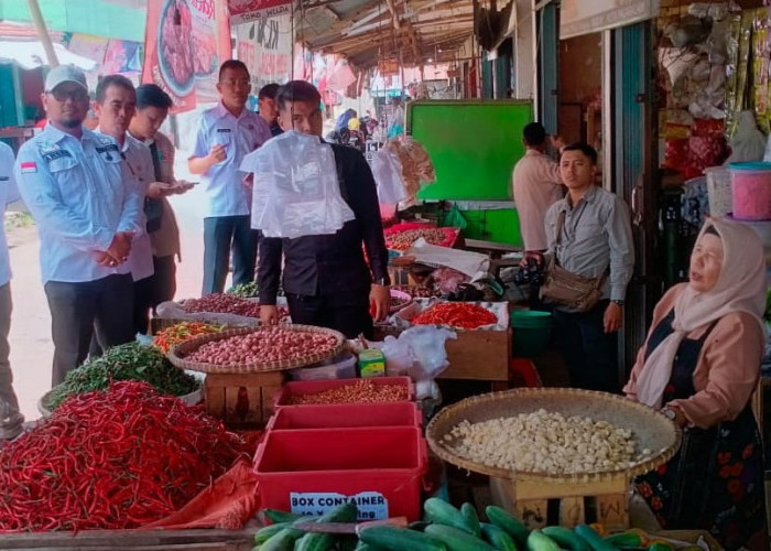 Disperindagkop Tinjau Ketersediaan Bahan Pokok, Pastikan Kestabilan Harga