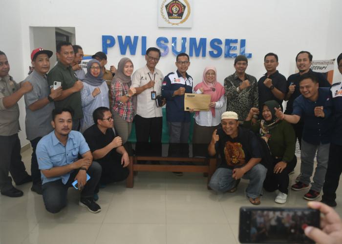 Dwitri Kartini Serahkan Berkas Pencalonan Ketua PWI Sumsel