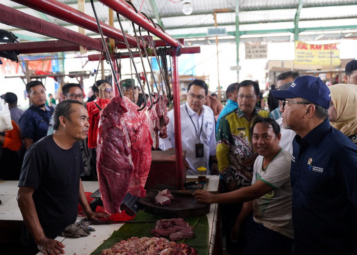 Jelang Ramadhan, Menteri Perdagangan Tinjau Stok dan Harga  Bapok di Pasar Kangkung, Bandar Lampung