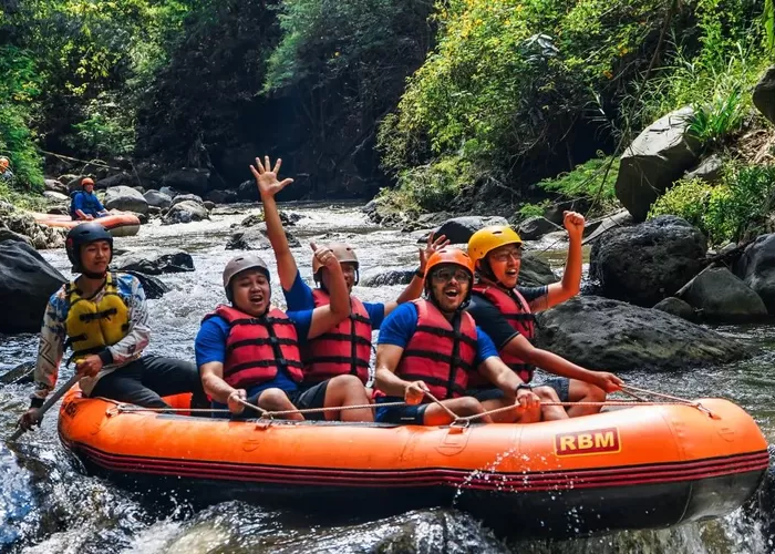 Menjajal Sensasi Adrenalin di Malang, Mengarungi Jeram Sungai Kaliwatu yang Mendebarkan!